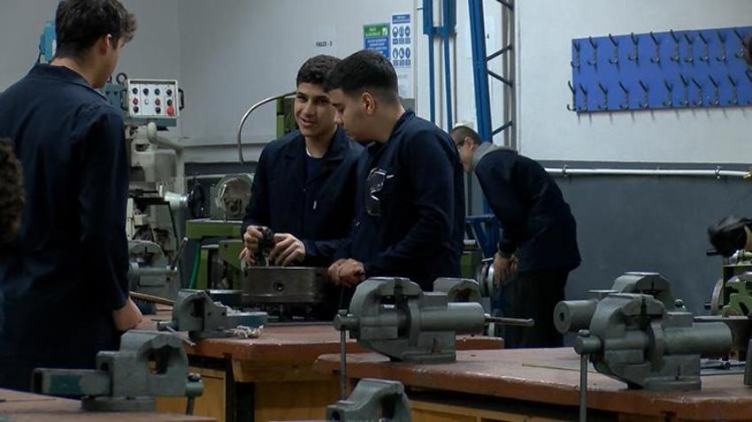 Bursa'da sanayi sitesi gibi lise! 27 ülkeye yedek parça satıyor