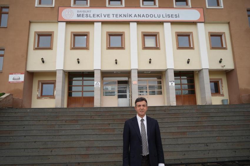 40 yıl sonra mezun olduğu okula müdür olarak döndü: Her şeyi satır satır yazıyor