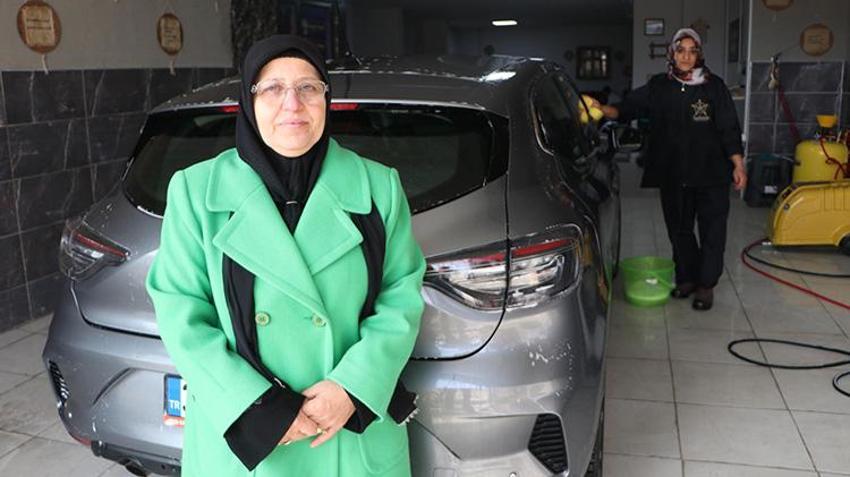 Erzurum'da oto yıkamaya 'kadın eli' değdi: 'Sen kadınsın nasıl yapıyorsun?'