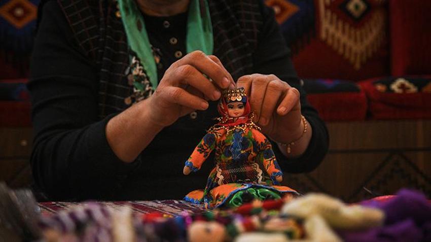 Deprem evini yıktı, o siparişlere yetişebilmek için Yörük otağına sığındı! Üretimden vazgeçmedi