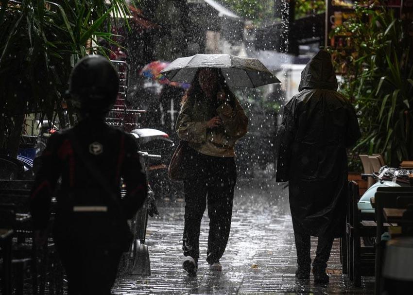 Meteoroloji son hava durumu raporuyla illeri uyardı! AKOM İstanbul’a kar yağışı için tarih verip açıkladı