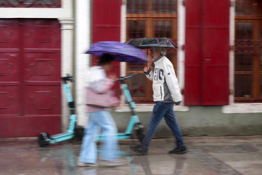 Meteoroloji son hava durumu raporuyla illeri uyardı! AKOM İstanbul’a kar yağışı için tarih verip açıkladı