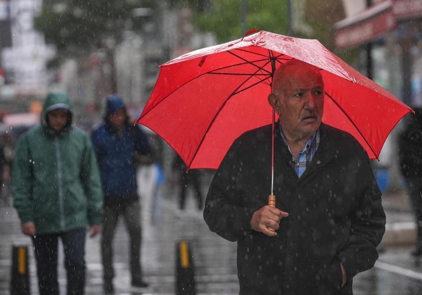 Meteoroloji son hava durumu raporuyla illeri uyardı! AKOM İstanbul’a kar yağışı için tarih verip açıkladı