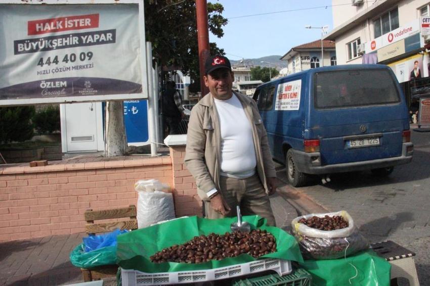 Köylü dağdan topluyor! İlçe pazarında 250 TL'ye satıyor: Sıfır maliyetle iş kuruyorlar