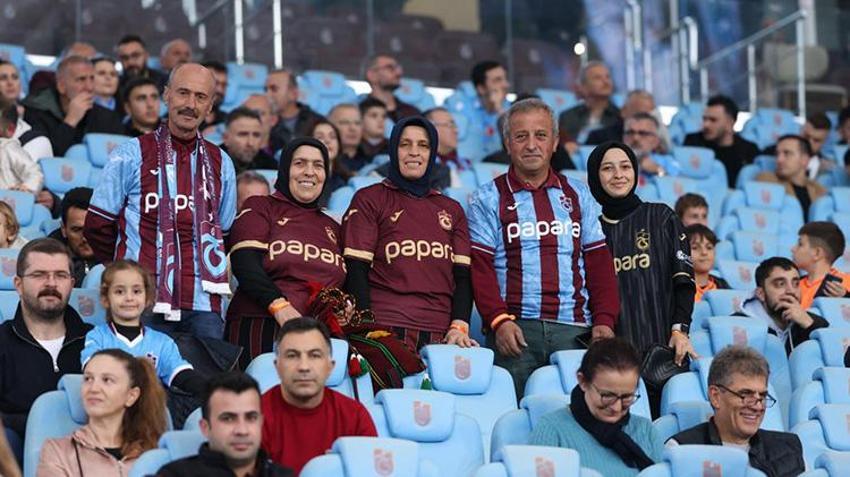 Trabzonsporlu kadınların zorlu maç günü mesaisi! Otlar biçildi, hayvanlar beslendi, yemek yapıldı: Sırada maç keyfi var