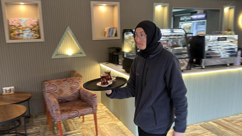 Düzce'nin en kusursuz kafesi! Burada hem üretiyor hem kazanıyorlar