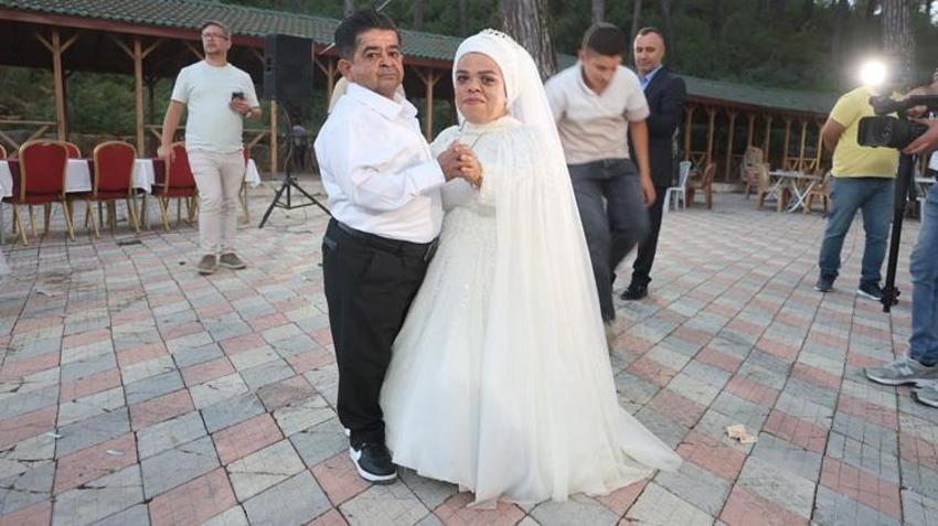 Aşkları engel tanımadı! 21 yıl sonra evlendiler! Şimdi ise bebek heyecanı yaşıyorlar