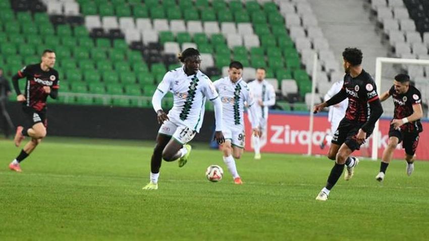 Sakaryaspor'da Gençlerbirliği yenilgisi başkanı koltuğundan etti!