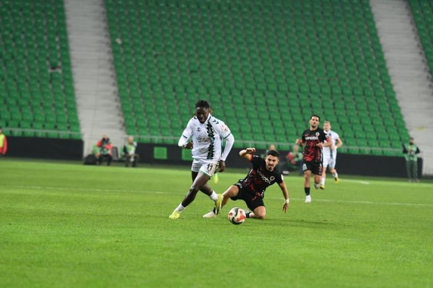 Sakaryaspor'da Gençlerbirliği yenilgisi başkanı koltuğundan etti!