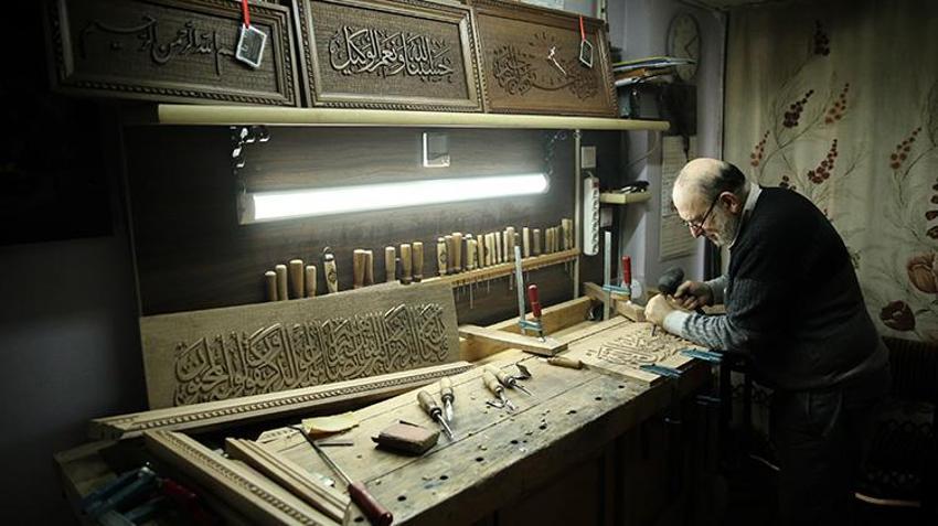 4 kuşak sürdürdüğü aile mesleği unutulmasın diye evinin kilerinde yapmaya başladı! Adeta zamana direniyor: 10 metrekare alanda harikalar yaratıyor