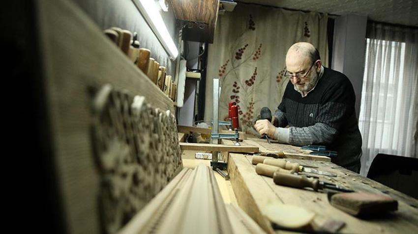 4 kuşak sürdürdüğü aile mesleği unutulmasın diye evinin kilerinde yapmaya başladı! Adeta zamana direniyor: 10 metrekare alanda harikalar yaratıyor