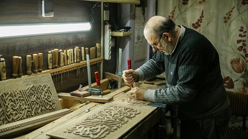 4 kuşak sürdürdüğü aile mesleği unutulmasın diye evinin kilerinde yapmaya başladı! Adeta zamana direniyor: 10 metrekare alanda harikalar yaratıyor