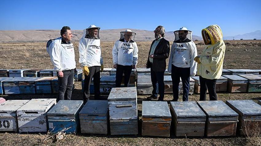 Van'da 2 bin rakımda üretilen bal'a Azerbaycan'dan lezzet ödülü! 100'den farklı çeşidin arasından seçildi: Hedef 2 bin 500 ton çiçek üretmek