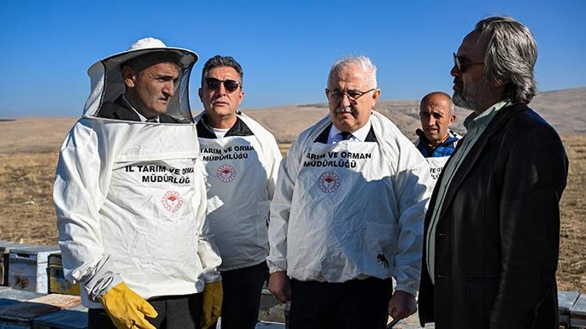 Van'da 2 bin rakımda üretilen bal'a Azerbaycan'dan lezzet ödülü! 100'den farklı çeşidin arasından seçildi: Hedef 2 bin 500 ton çiçek üretmek