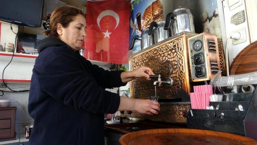 Eleman bulamayınca eşine yardım etmek için başladı! Şimdi herkes onu konuşuyor