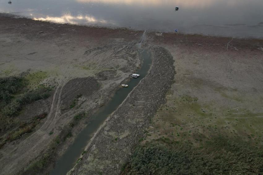 Sakarya ve Kocaeli için risk büyüyor! Sapanca Gölü santim santim çekildi! Kıyılar karaya dönüştü