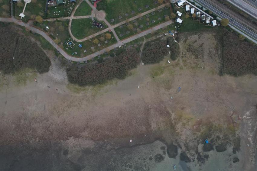 Sakarya ve Kocaeli için risk büyüyor! Sapanca Gölü santim santim çekildi! Kıyılar karaya dönüştü