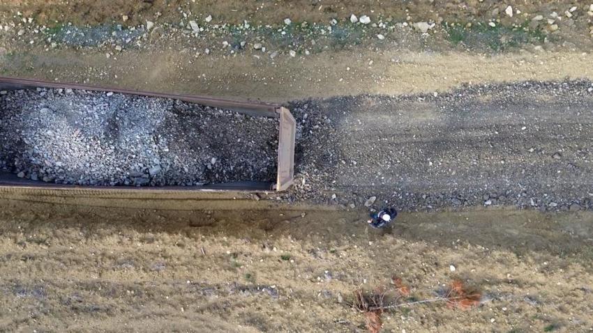 Adana Feke’de tehlikeli virajın dinamitle patlatılma anı filmleri aratmadı