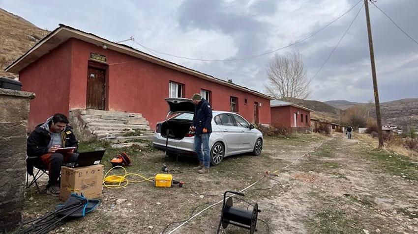 Erzincan'da 9 saniyelik hayat kurtaran teknoloji! 11 istasyonlu ağ, 2026'da sarsıntı haritasını çıkaracak: 'P dalgası gelir gelmez asansörler ve doğalgaz kapanacak'