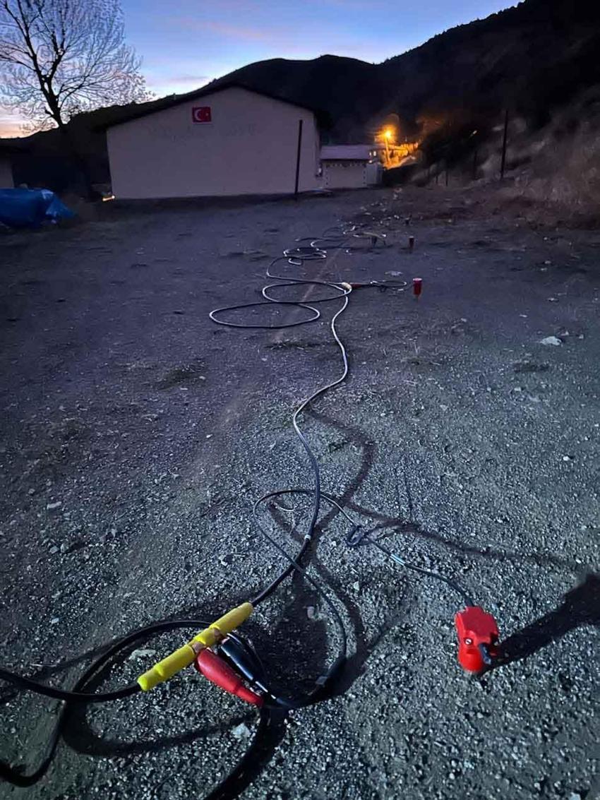 Erzincan'da 9 saniyelik hayat kurtaran teknoloji! 11 istasyonlu ağ, 2026'da sarsıntı haritasını çıkaracak: 'P dalgası gelir gelmez asansörler ve doğalgaz kapanacak'