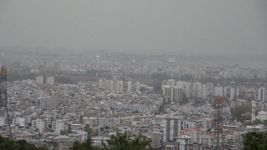 Meteoroloji sarı kodla uyarmıştı: Antalya'da şiddetli yağış etkili oldu, şimşekler görsel şölen oluşturdu
