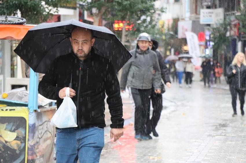Kar, yağmur ve gök gürültülü sağanak yağışlar 65 ilde etkili olacak! Meteoroloji ani sel, su baskını, yıldırım, dolu yağışı ve hortuma karşı uyardı