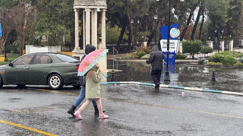 Kar, yağmur ve gök gürültülü sağanak yağışlar 65 ilde etkili olacak! Meteoroloji ani sel, su baskını, yıldırım, dolu yağışı ve hortuma karşı uyardı