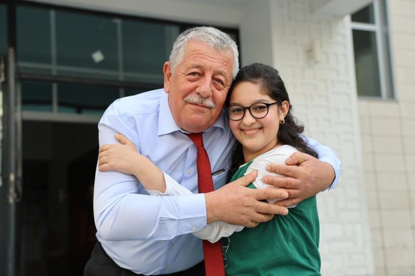 İkranur, 3 yıl sonra lösemiyi yenerek okula döndü: Tek hayali doktor olup kanserli çocukları kurtarmak! Çiçekler ve balonlarla karşıladılar