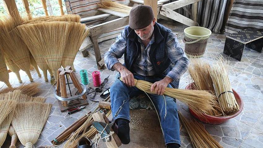 Tokat'ta bir köy geçimini 70 yıldır bu şekilde sağlıyor: Aylık 4 bin adet üretiyorlar, tüm Türkiye'ye gönderiyorlar
