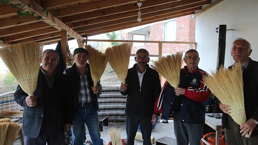 Tokat'ta bir köy geçimini 70 yıldır bu şekilde sağlıyor: Aylık 4 bin adet üretiyorlar, tüm Türkiye'ye gönderiyorlar