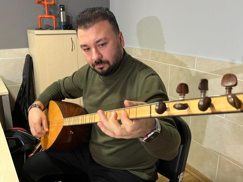 Düğünlerinde söyledikleri şarkı başlarına bela oldu: Önce tebrik etti, sonra dava açtı!