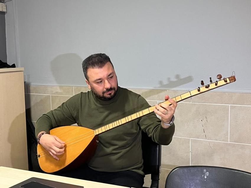 Düğünlerinde söyledikleri şarkı başlarına bela oldu: Önce tebrik etti, sonra dava açtı!