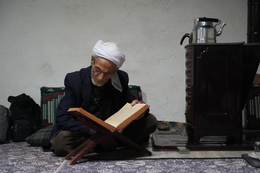 Muş’ta Rüstem dedeyi görenler inanamıyor! 50 yıldır sadece çay ve gofretle besleniyor