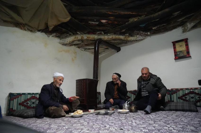 Muş’ta Rüstem dedeyi görenler inanamıyor! 50 yıldır sadece çay ve gofretle besleniyor