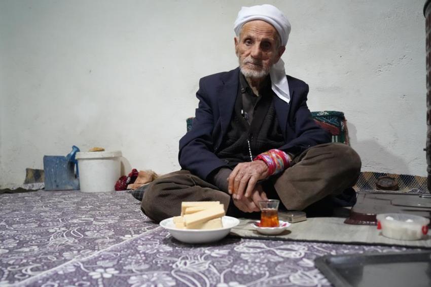 Muş’ta Rüstem dedeyi görenler inanamıyor! 50 yıldır sadece çay ve gofretle besleniyor