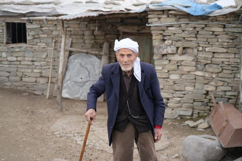 Muş’ta Rüstem dedeyi görenler inanamıyor! 50 yıldır sadece çay ve gofretle besleniyor