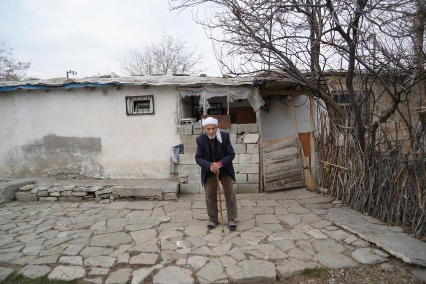 Muş’ta Rüstem dedeyi görenler inanamıyor! 50 yıldır sadece çay ve gofretle besleniyor