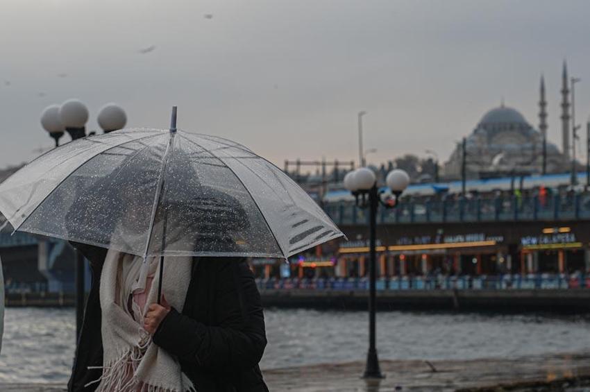 Meteoroloji'den kuvvetli sağanak yağış uyarısı: Balkanlar üzerinden gelecek havalar bir anda değişecek