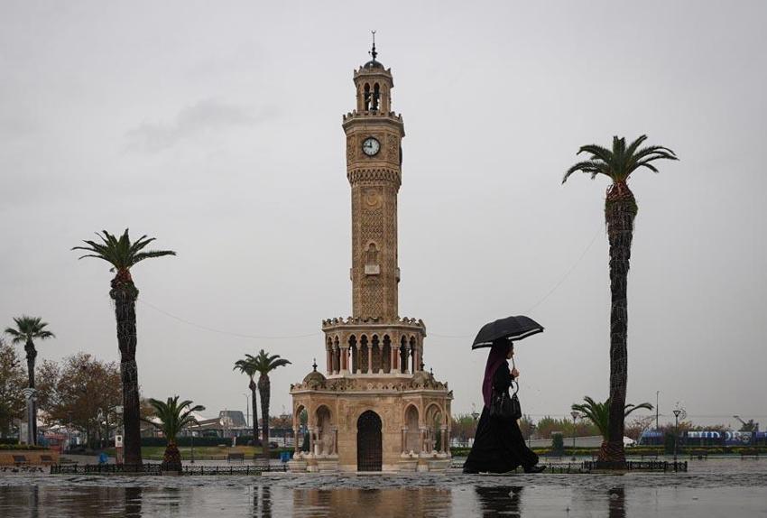 Meteoroloji'den kuvvetli sağanak yağış uyarısı: Balkanlar üzerinden gelecek havalar bir anda değişecek