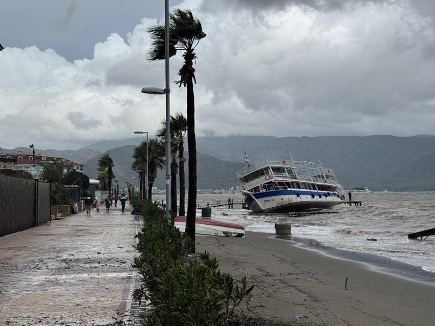Meteoroloji'den kuvvetli sağanak yağış uyarısı: Balkanlar üzerinden gelecek havalar bir anda değişecek