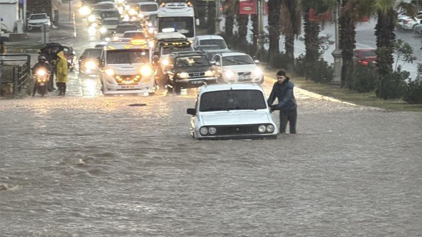 Meteoroloji'den kuvvetli sağanak yağış uyarısı: Balkanlar üzerinden gelecek havalar bir anda değişecek