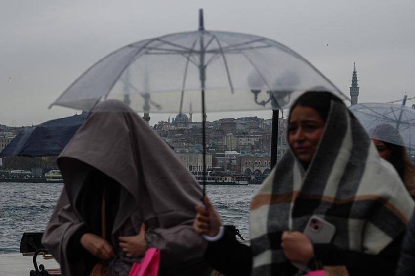 Meteoroloji'den kuvvetli sağanak yağış uyarısı: Balkanlar üzerinden gelecek havalar bir anda değişecek