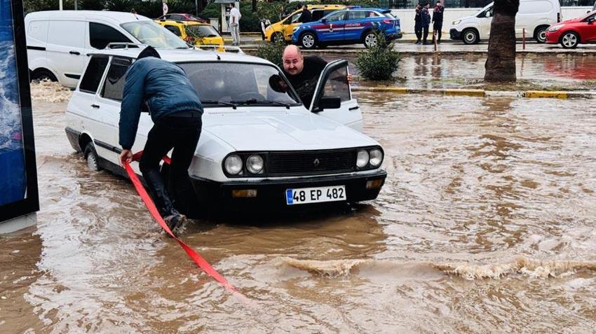 Meteoroloji'den kuvvetli sağanak yağış uyarısı: Balkanlar üzerinden gelecek havalar bir anda değişecek