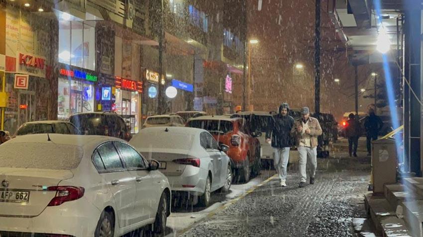 Meteoroloji'den kuvvetli sağanak yağış uyarısı: Balkanlar üzerinden gelecek havalar bir anda değişecek