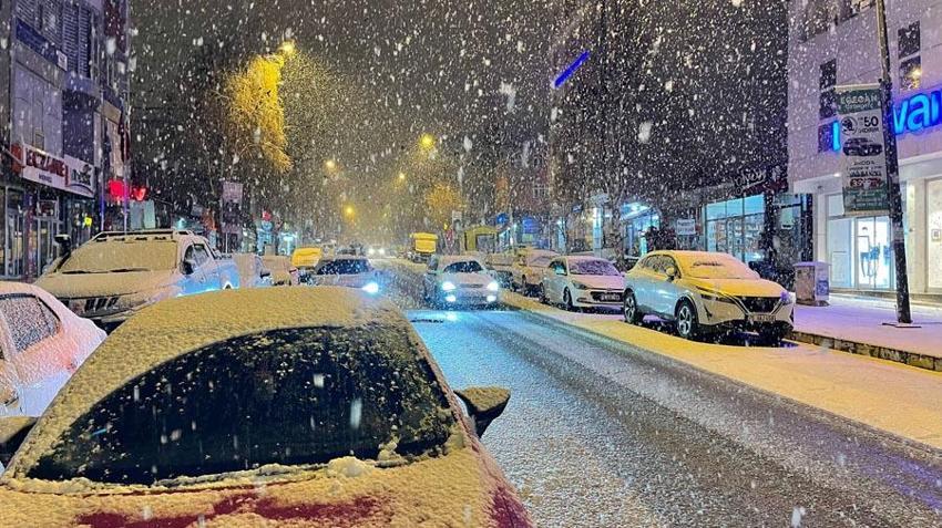 Meteoroloji'den kuvvetli sağanak yağış uyarısı: Balkanlar üzerinden gelecek havalar bir anda değişecek
