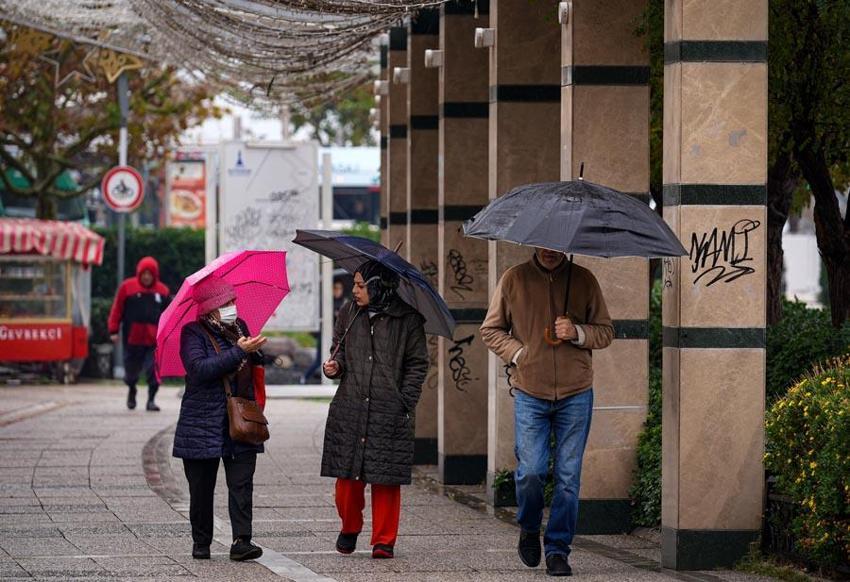 Meteoroloji'den kuvvetli sağanak yağış uyarısı: Balkanlar üzerinden gelecek havalar bir anda değişecek