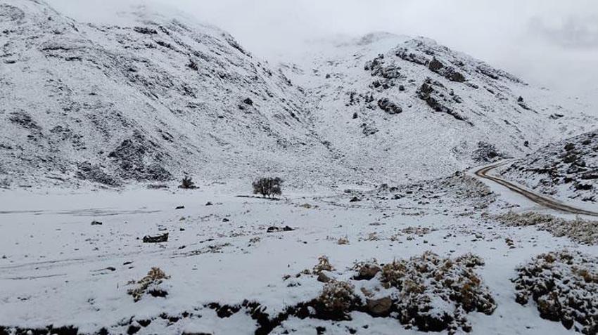 Antalya'da mevsimin ilk karı yağdı! Konyaaltı Sahili'ne 45 dakika uzaklıkta