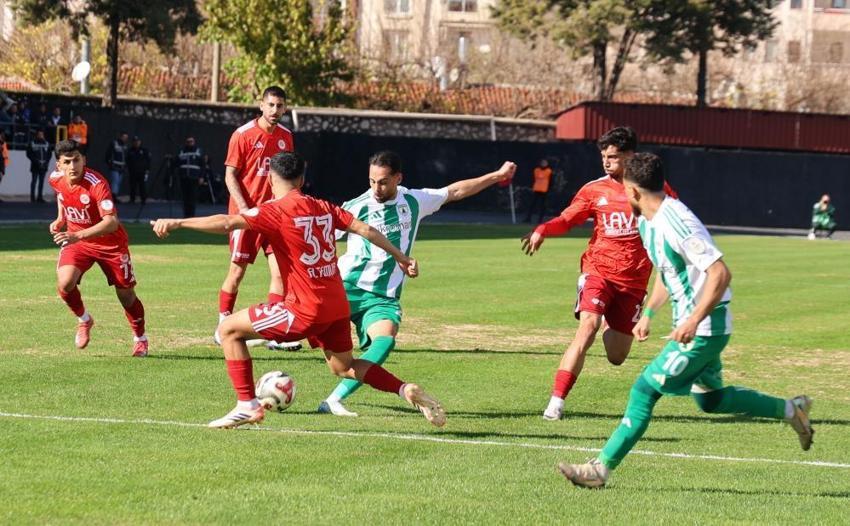 Muğlaspor, Batman Petrolspor'u yendi ligin gizli lideri oldu!
