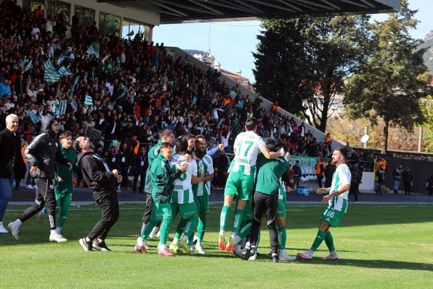 Muğlaspor, Batman Petrolspor'u yendi ligin gizli lideri oldu!