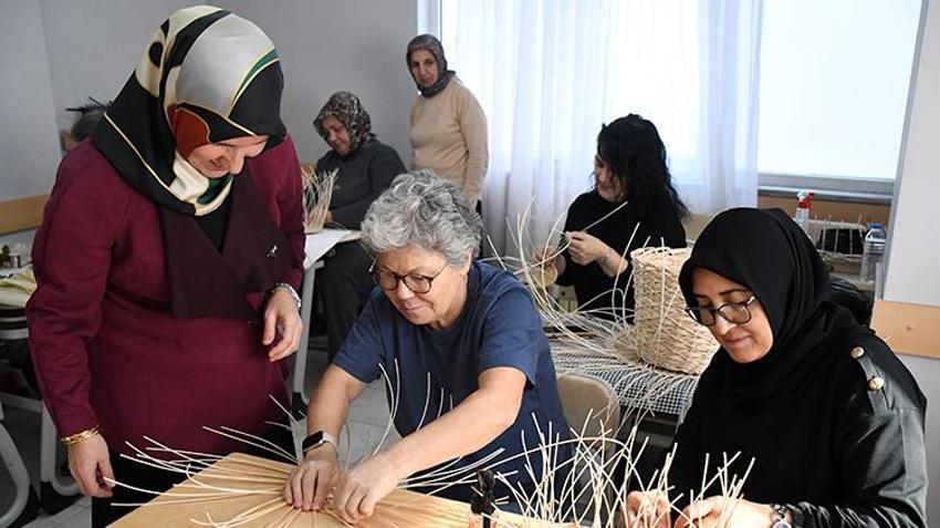 40 yıl önce anneannesinden öğrendi şimdi eğitim veriyor! Onlarca kadını meslek sahibi yaptı